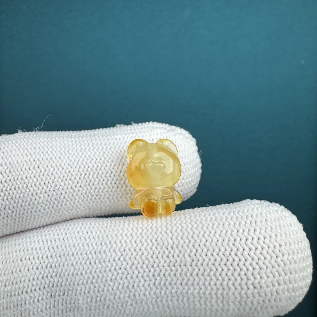 J9842天然原矿蜜蜡 雕刻小熊9.7*13.6mm支持复检假一罚十