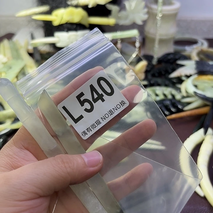 刘***姐蛇纹石玉合金发饰