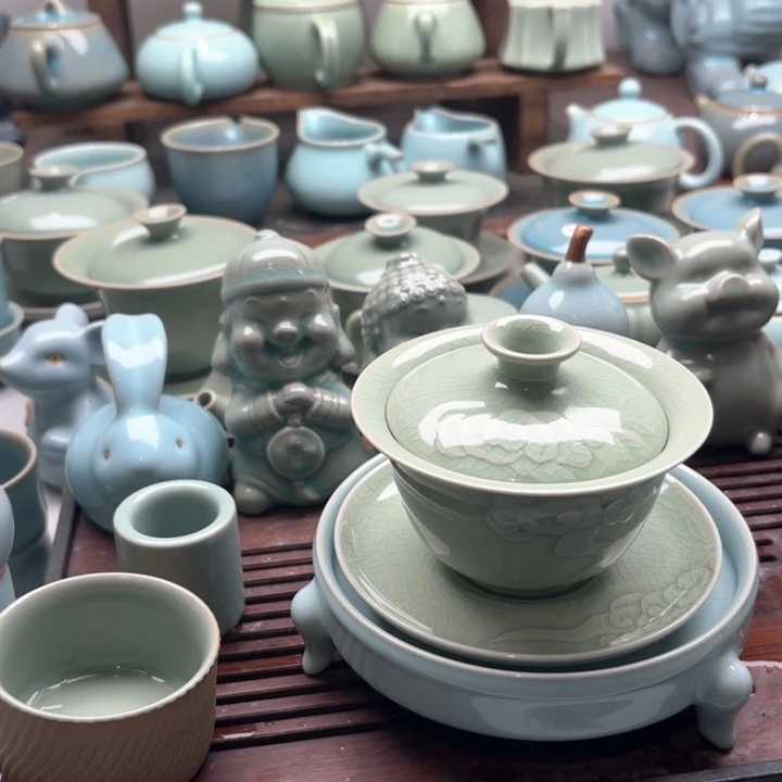 豆绿釉祥云盖碗，微瑕，容量150，九支钉烧，全手工