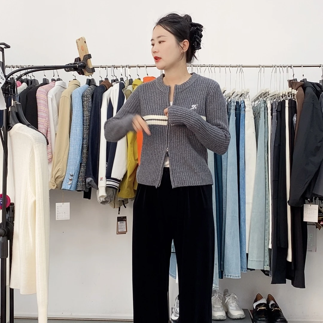 灰色针织衫120斤内