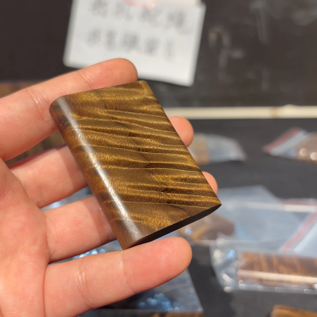 旺***龙金丝楠木无事牌一个