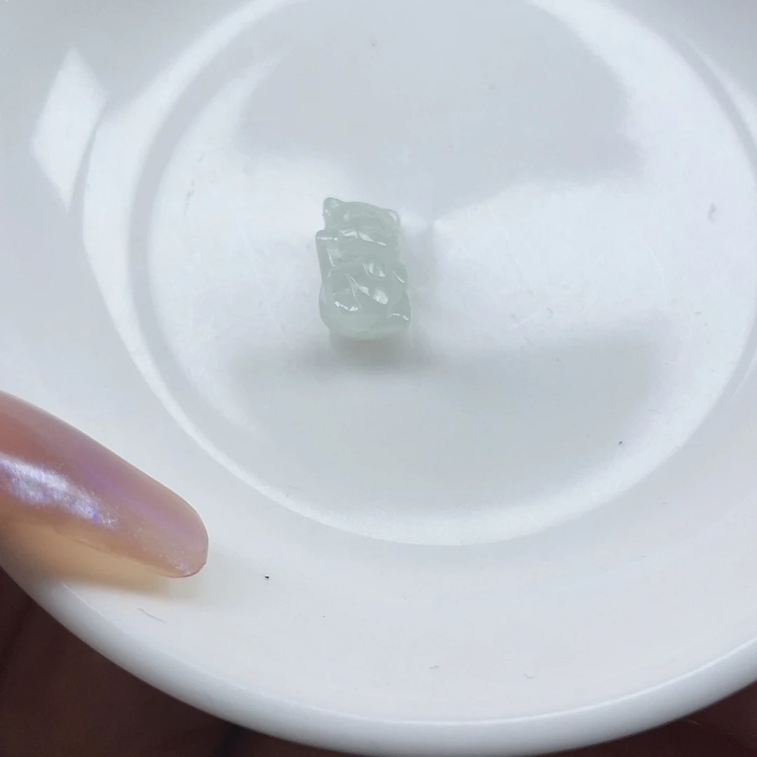 翡翠散珠通孔招财猫1颗