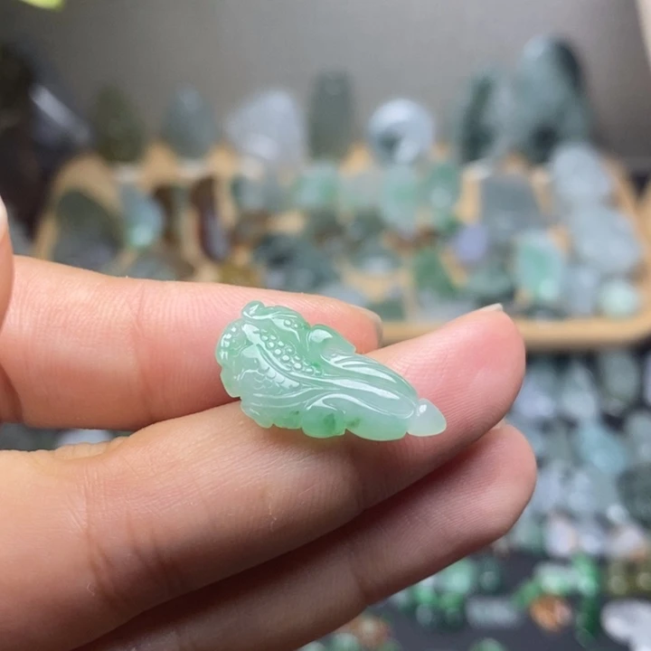 翡翠未镶嵌颈饰白菜