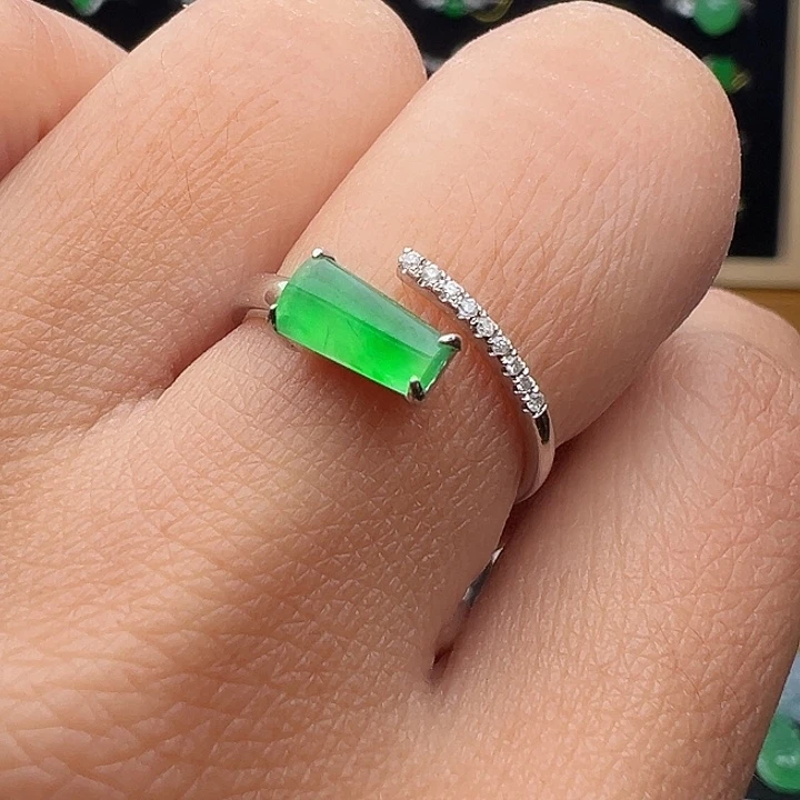 翡翠18K金镶嵌颈饰戒指