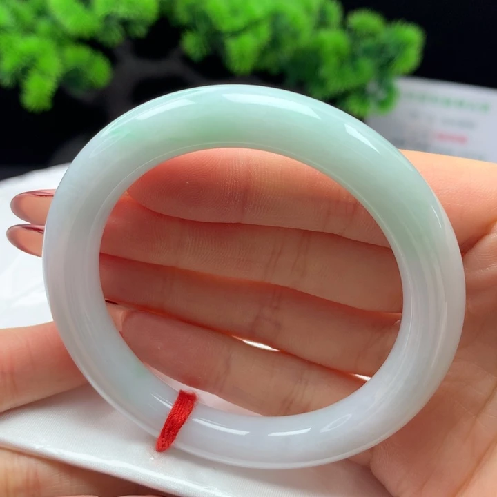 翡翠手镯未镶嵌56圆条