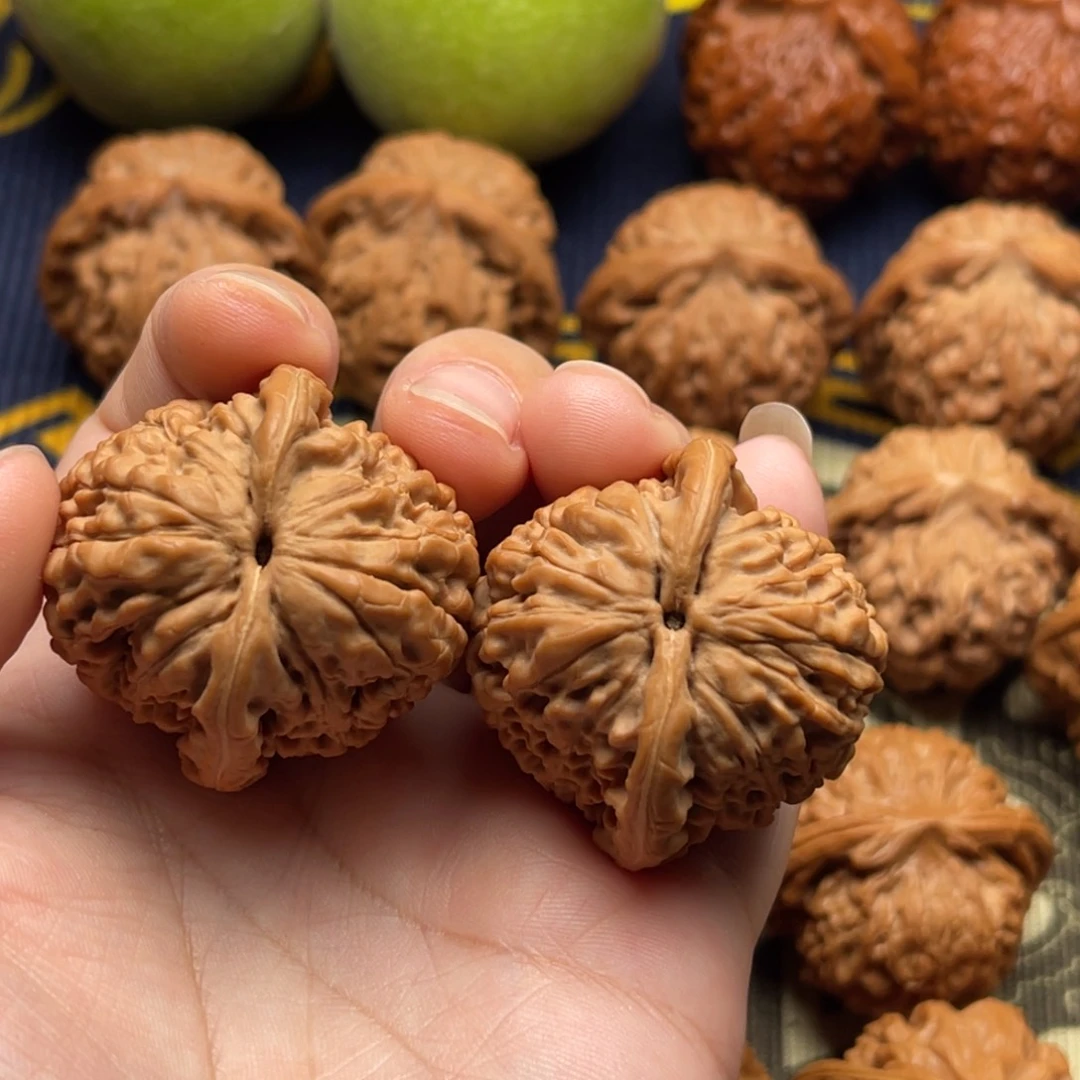 ****定文玩核桃吊坠莲花37