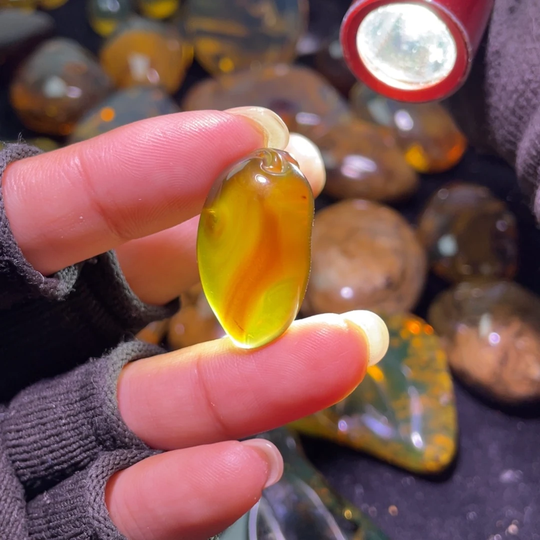 未镶嵌琥珀裸石16号