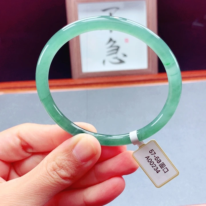 未镶嵌手镯翡翠圆镯