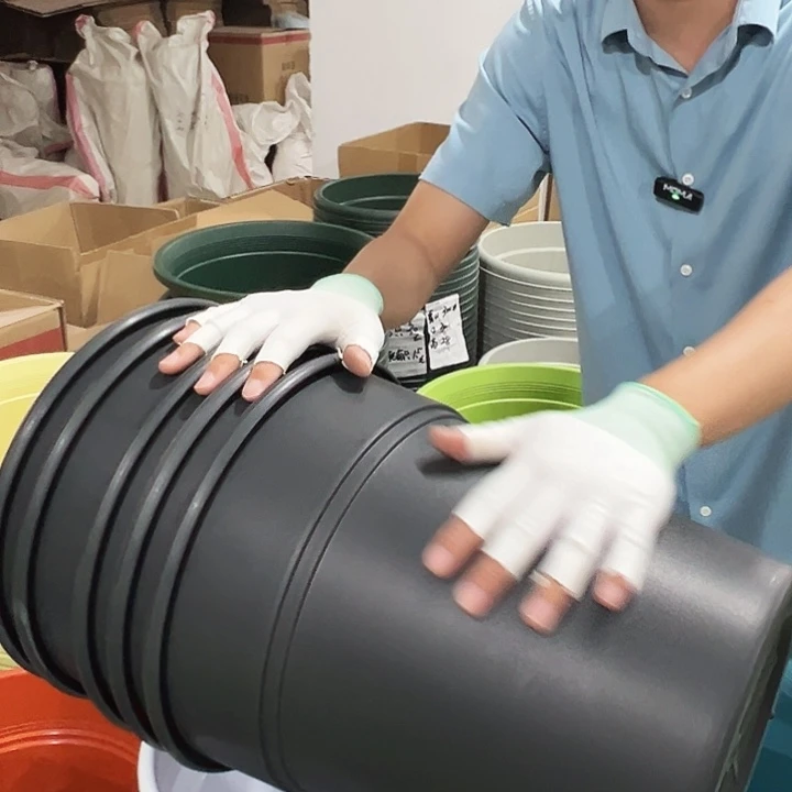 翻边13口32高34黑色无托5只