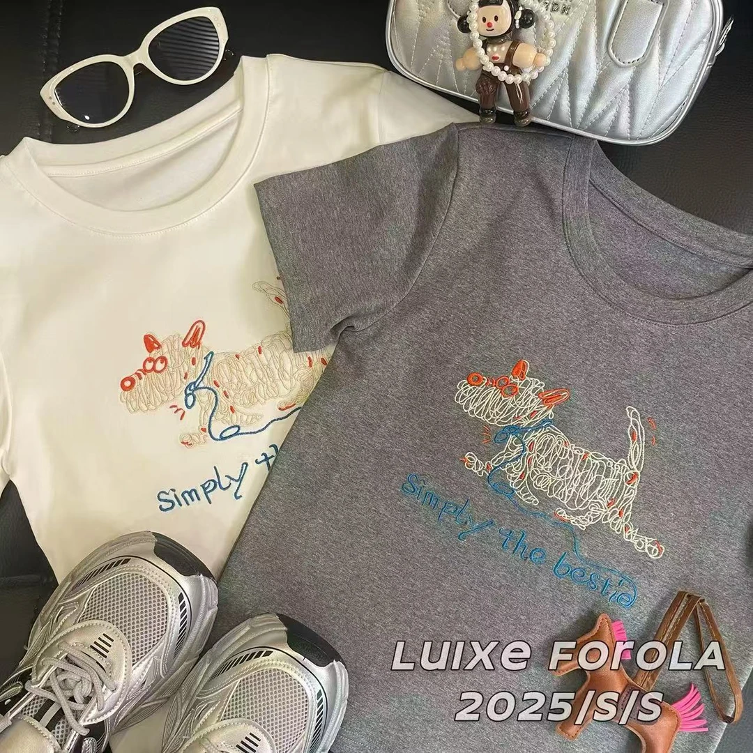 FOROLA 『线条小狗』2025设计师新款刺绣女T恤时尚减龄上衣 DD25246