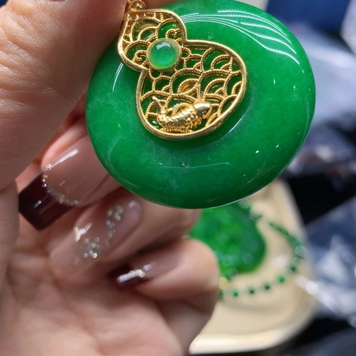 翡翠颈饰未镶嵌吊坠