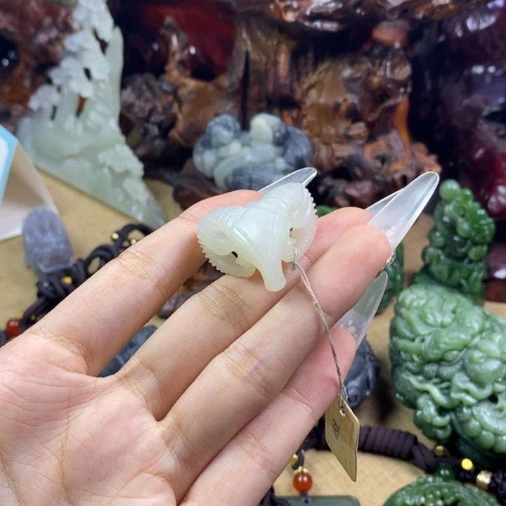 和田玉未镶嵌颈饰