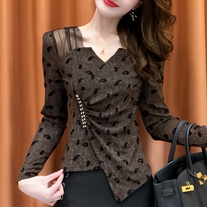 2025新款韩版时尚百搭V领设计感长袖T恤女修身显瘦打底衫上衣