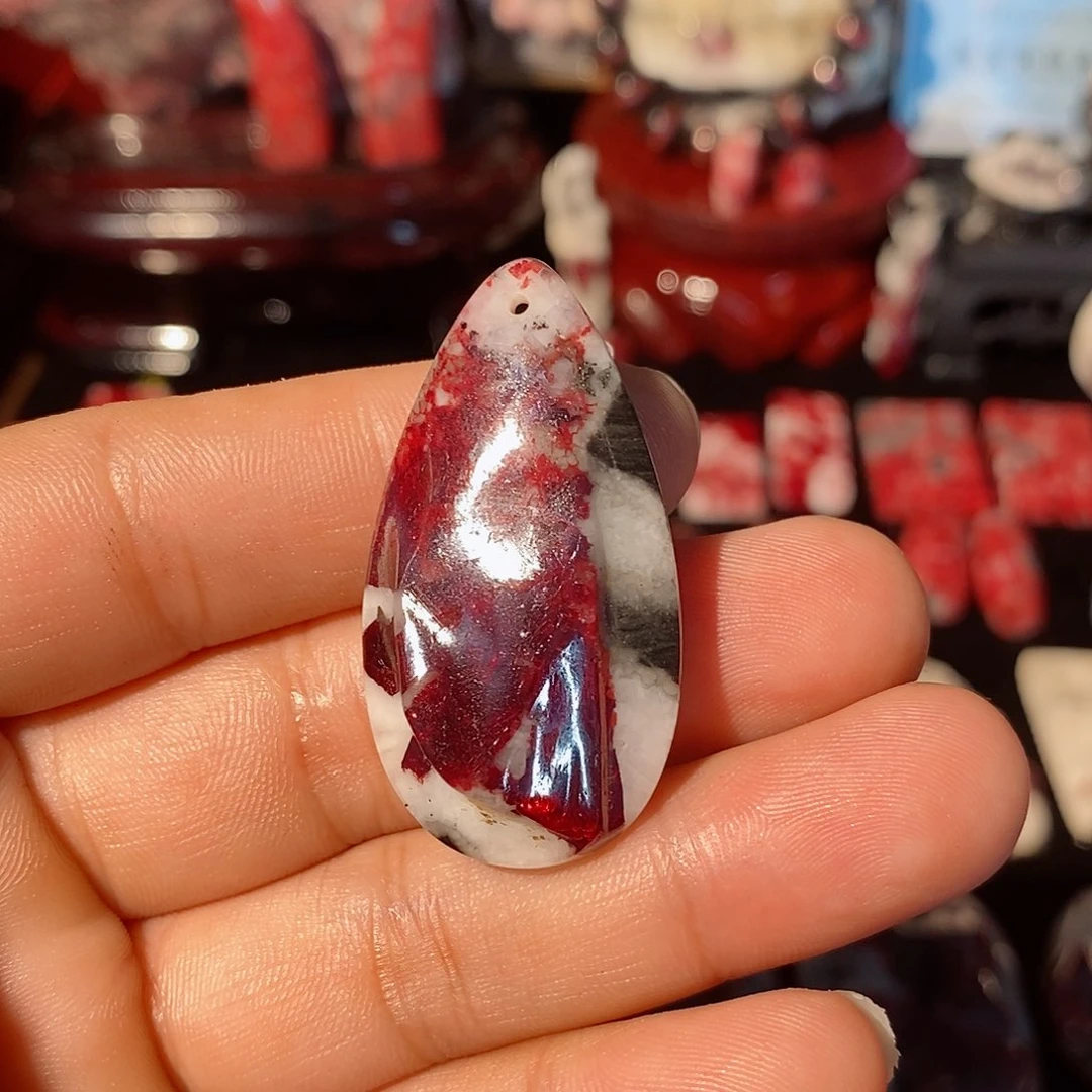 天然辰砂原石晶体d吊坠