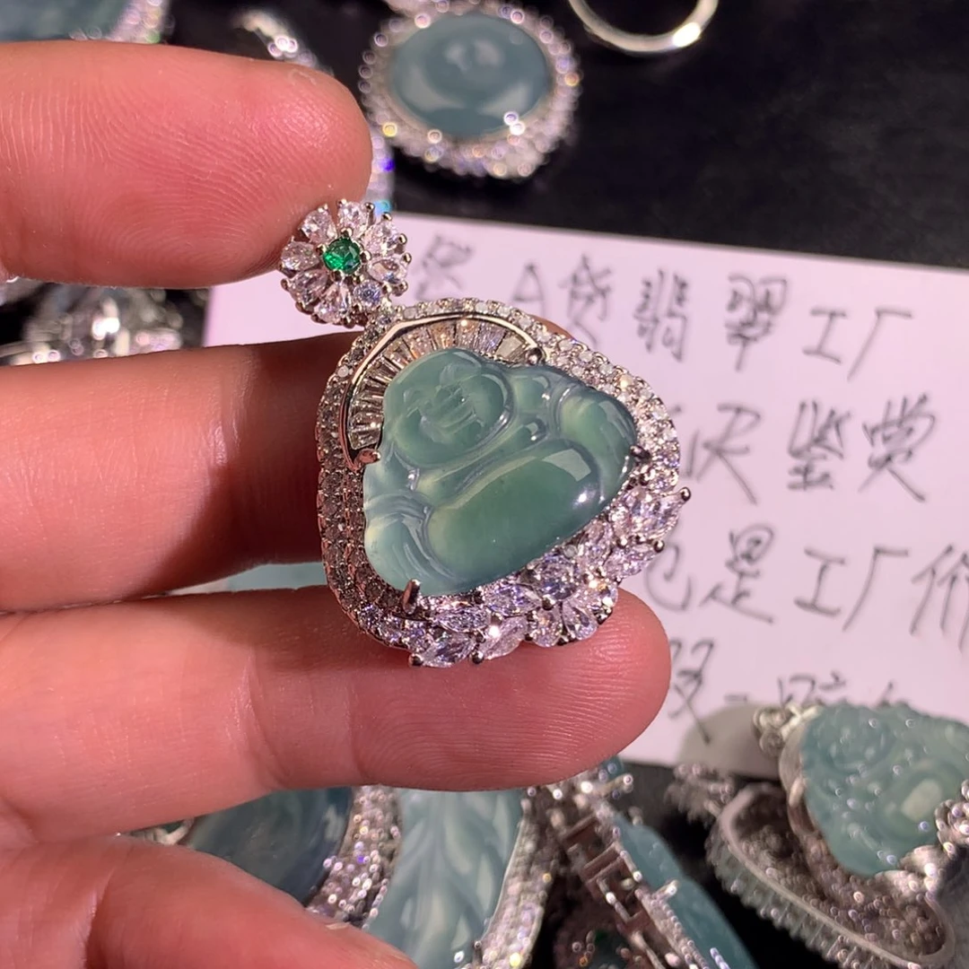 翡翠颈饰未镶嵌佛公
