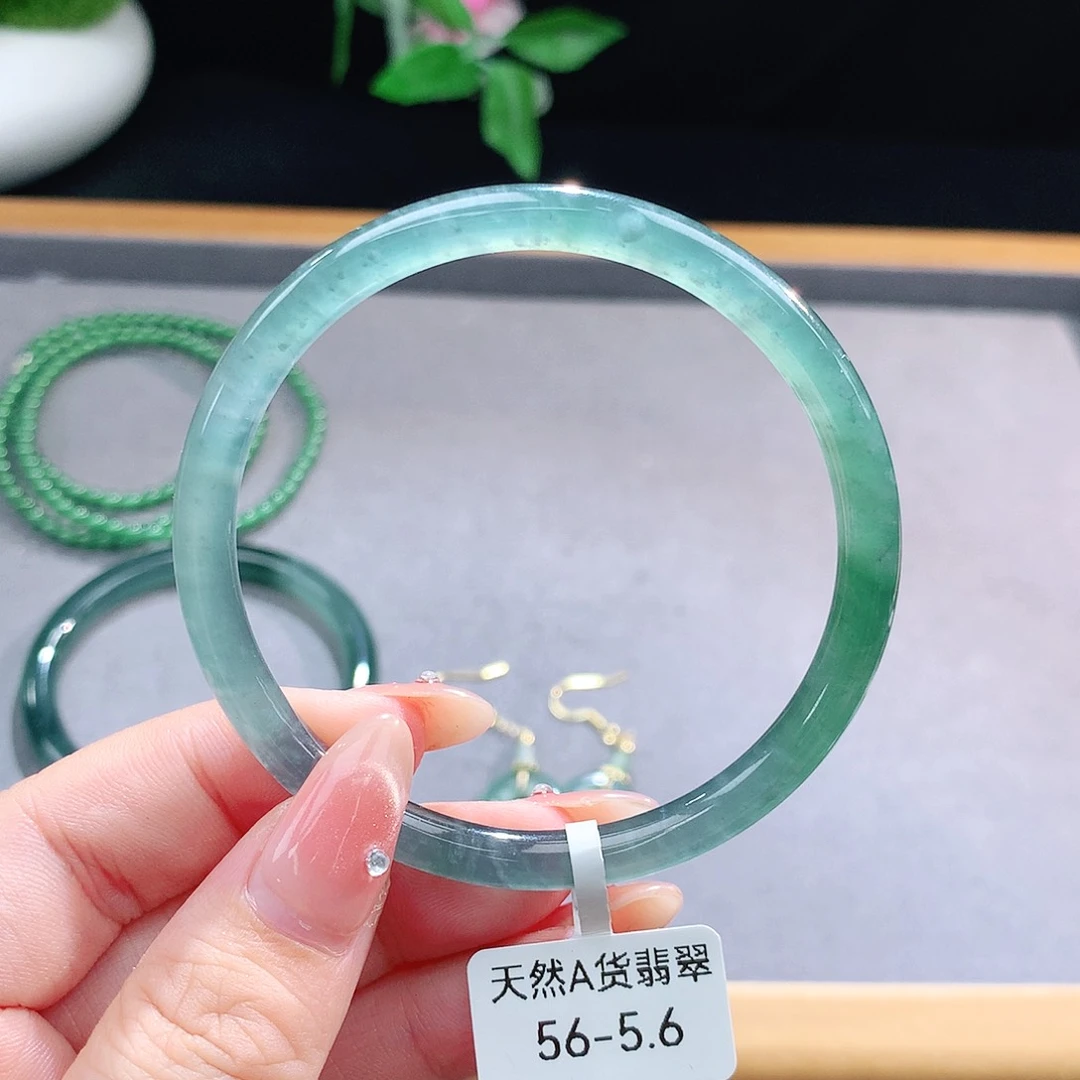 未镶嵌手镯（圆镯）翡翠