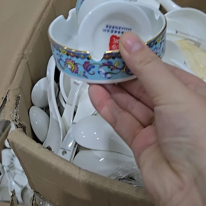 瓷片微瑕珐琅彩牙签筒一个烟缸一个666