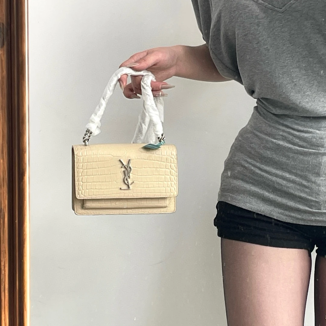 95新 YSL/圣罗兰  ysl燕麦色鳄压链条斜挎包