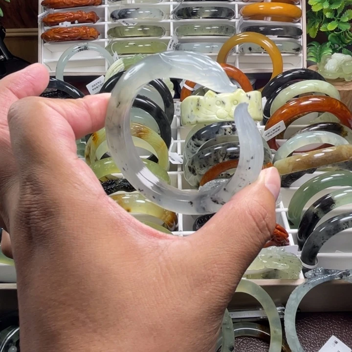 蛇纹石玉未镶嵌手镯蛮**李