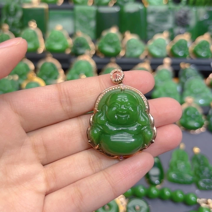 颈饰18K金镶嵌和田玉（碧玉）