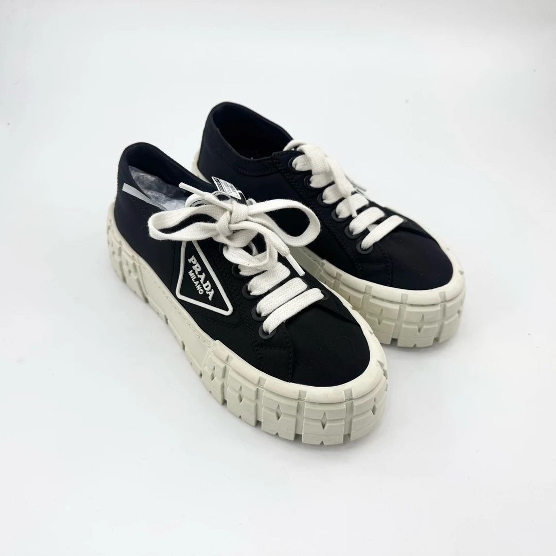 95新 Prada/普拉达 35.5码（偏大）/黑色厚底饼干鞋/95新/TT250113
