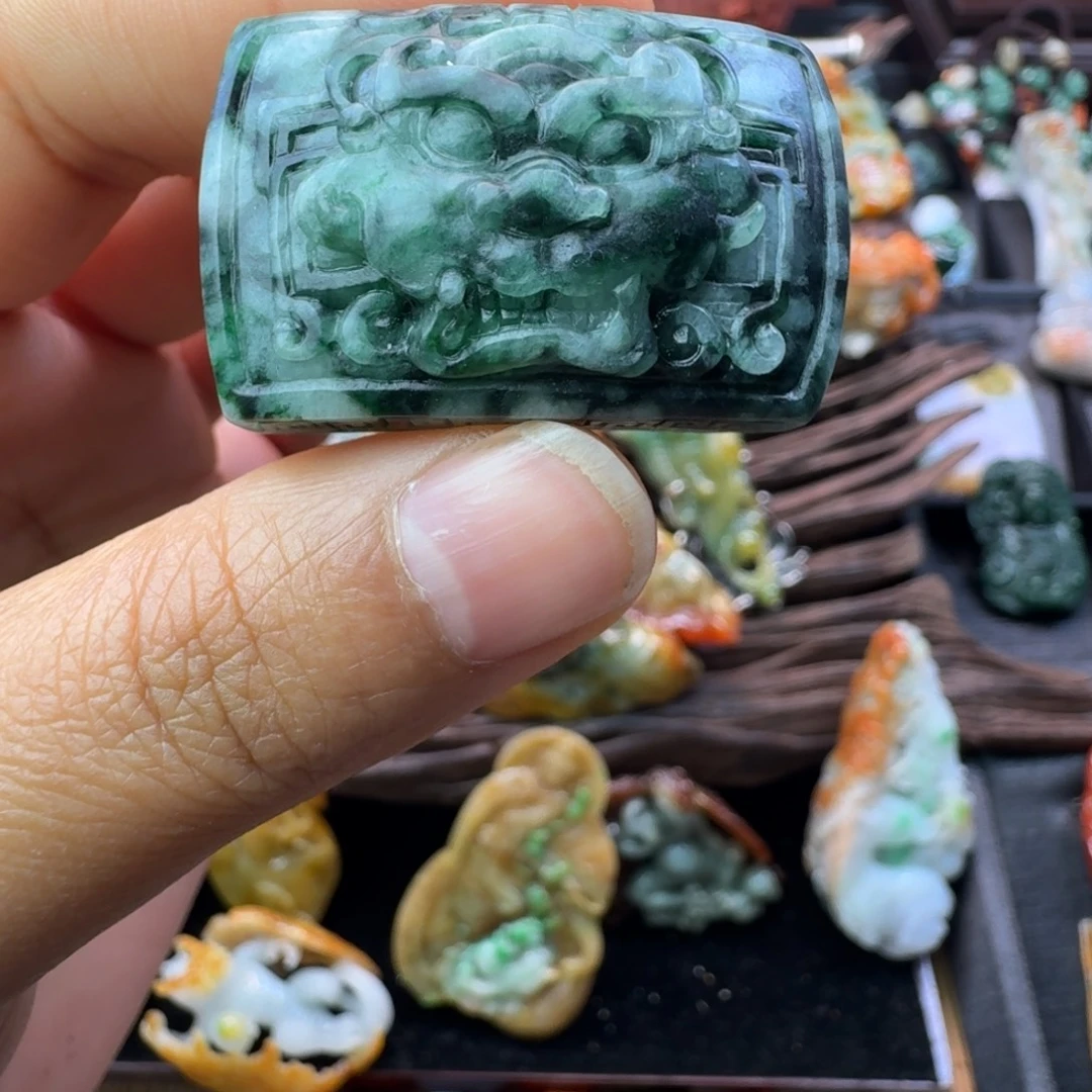 翡翠未镶嵌颈饰翡翠挂件