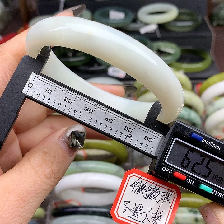 蛇纹石玉手镯未镶嵌357