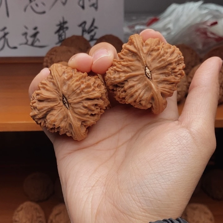 杨****文玩核桃吊坠南疆精品666666