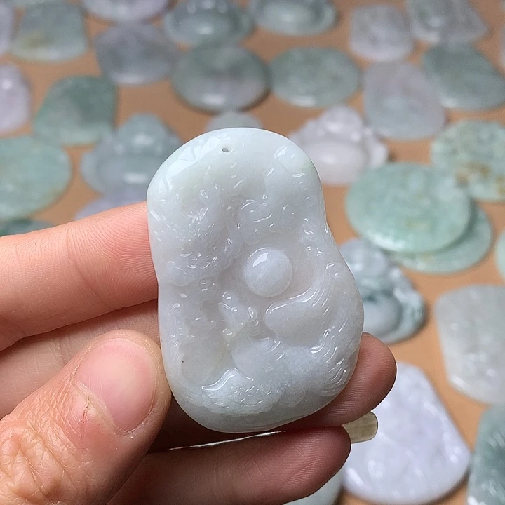 翡翠未镶嵌颈饰龙凤牌，石纹