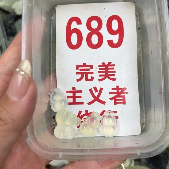 蛇纹石玉足银镀金镶嵌颈饰