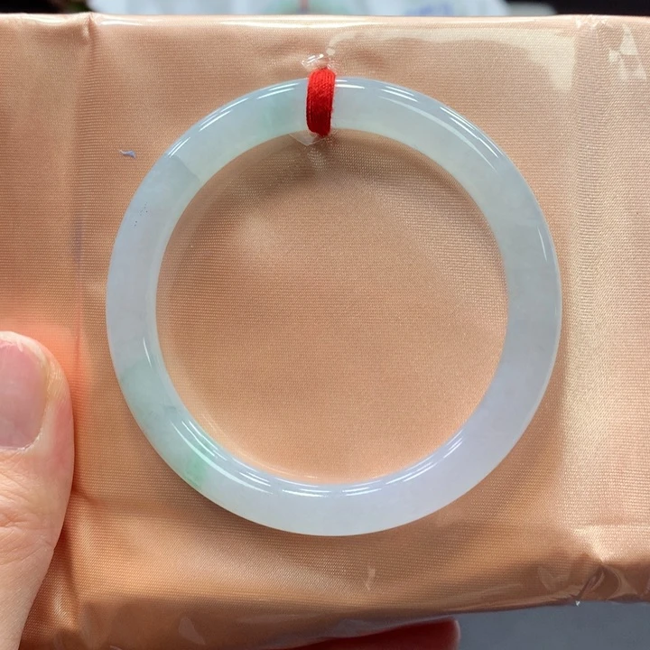 翡翠手镯未镶嵌53圈