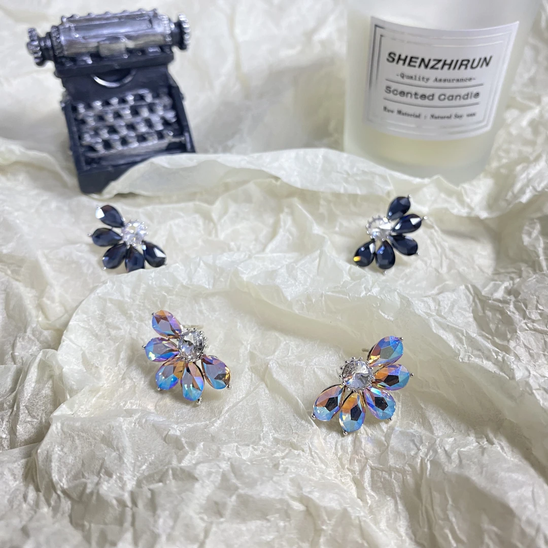 925银合成锆石耳饰 Eunoia Nero【奢华感锆石蝴蝶银针耳钉】E0044