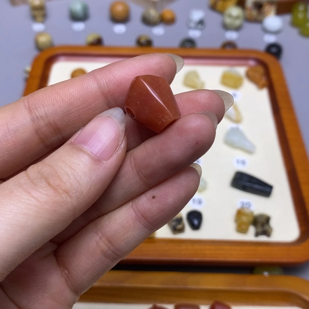 蛇纹石玉配饰合金须**物