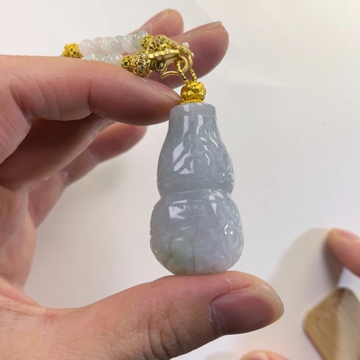 翡翠吊坠(赠链)未镶嵌
