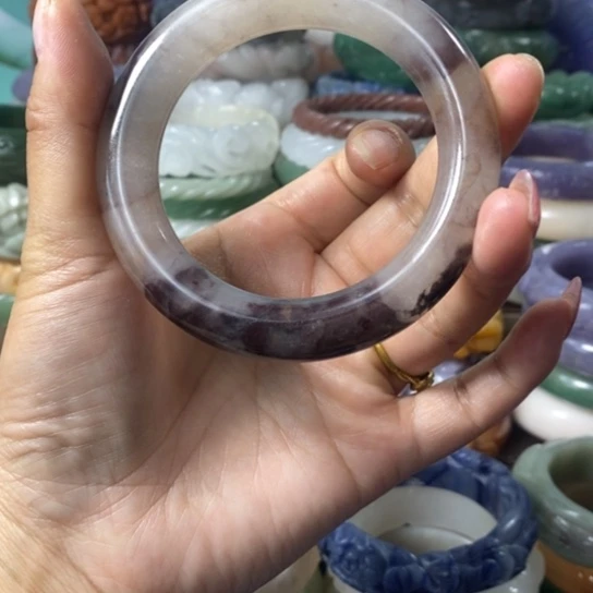 未镶嵌雕花手镯石英质玉