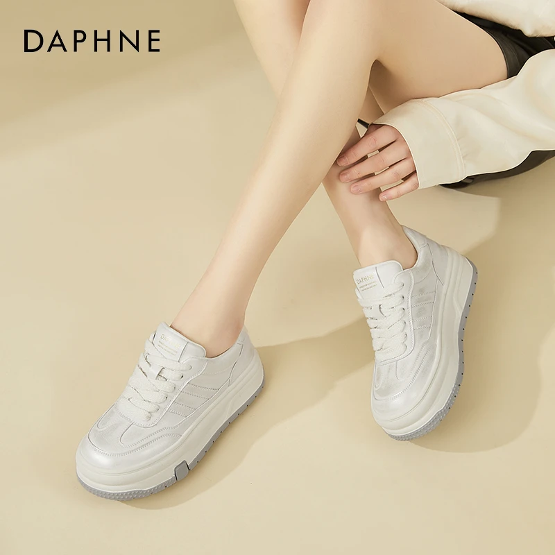 达芙妮春季小白鞋舒适板鞋单鞋时尚休闲鞋平底透气百搭女鞋春秋