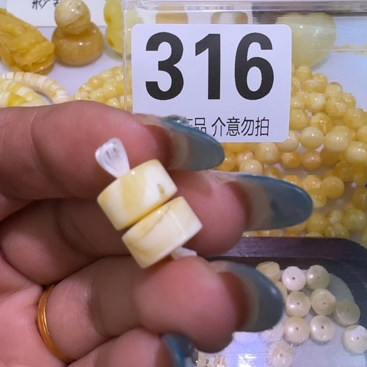 裸石琥珀未镶嵌10×5.9瑕疵