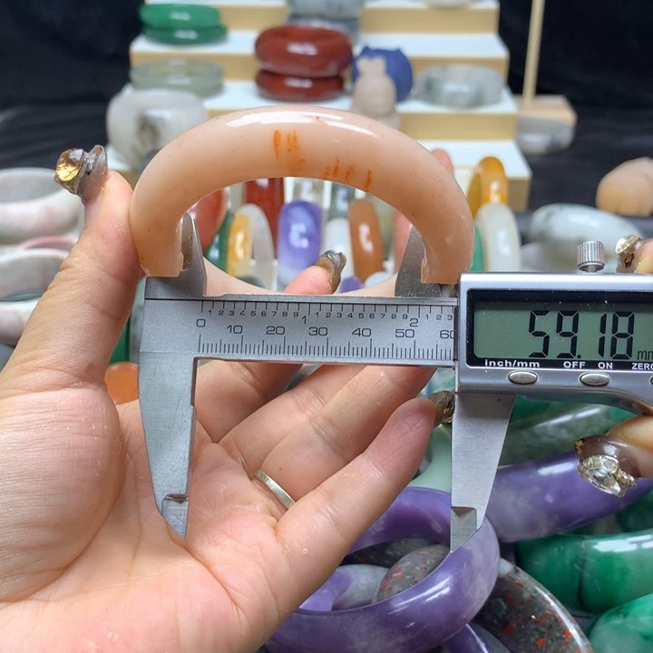 未镶嵌手镯石英质玉