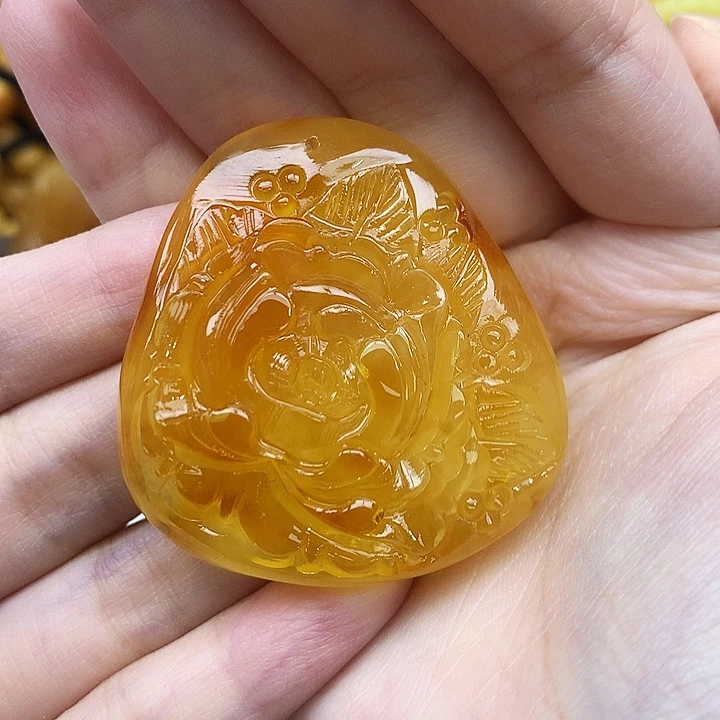 蜜蜡未镶嵌珠宝奇石