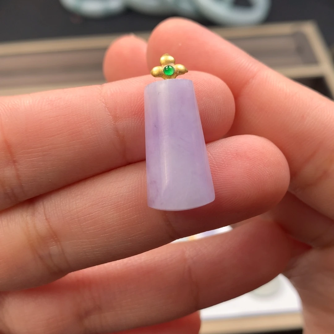 翡翠18K金镶嵌颈饰翡翠