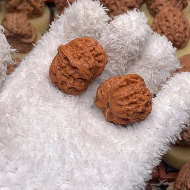 M***翟把件文玩核桃37肚左右延庆元宝