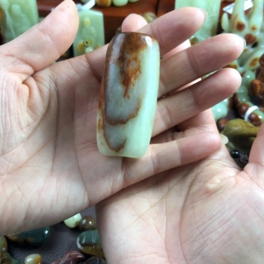 吊坠(赠链)未镶嵌岫岩河磨玉（透闪石质玉）凡*