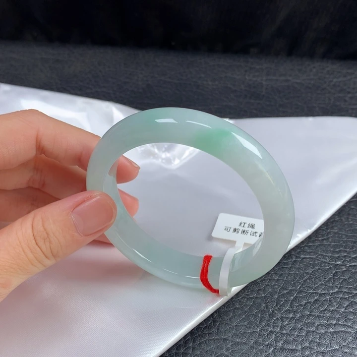 翡翠未镶嵌手镯