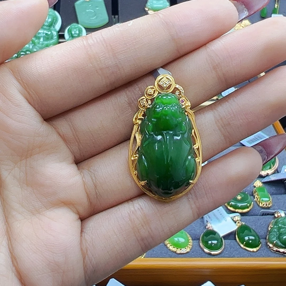 和田玉18K金镶嵌吊坠(赠链)