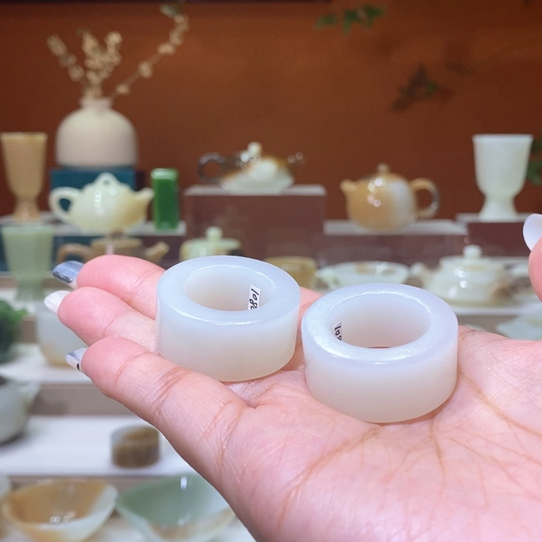 未镶嵌和田玉挂件火*白玉扳指一套