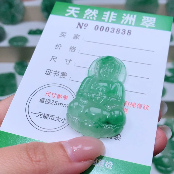 颈饰未镶嵌石英质玉朗*