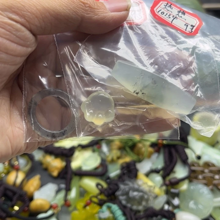 热****蛇纹石玉未镶嵌手镯