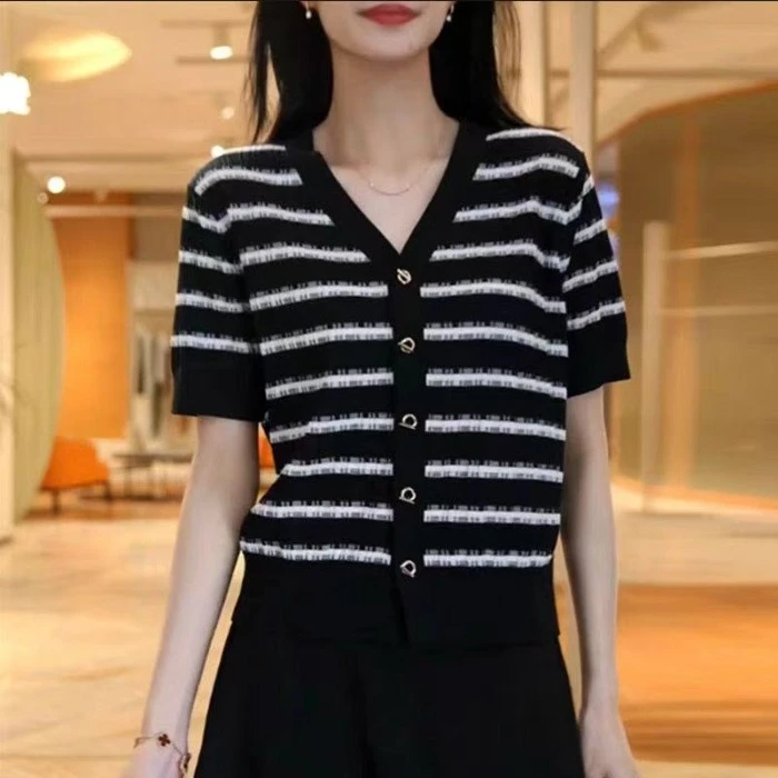小香风条纹v领冰丝针织衫短袖女2025新款夏季薄款针织开衫短上衣