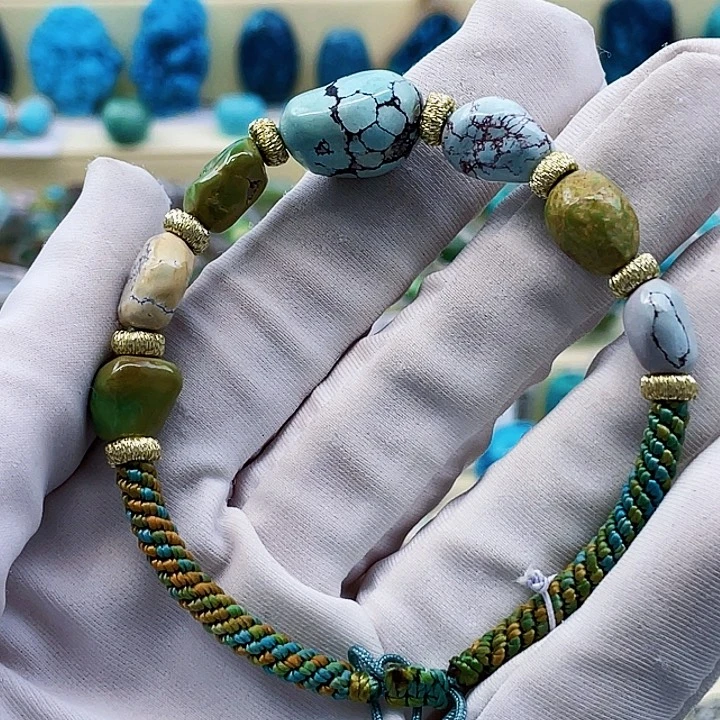 绿松石未镶嵌颈饰