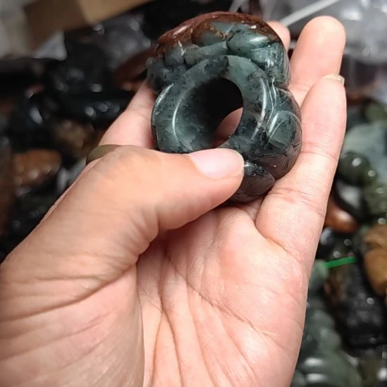 未镶嵌岫岩河磨玉（透闪石质玉）挂件